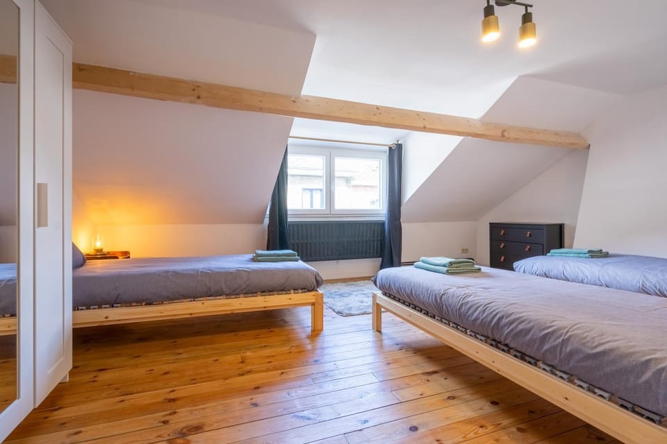 Bed, Photo of the whole room, Bedroom, internet, wardrobe