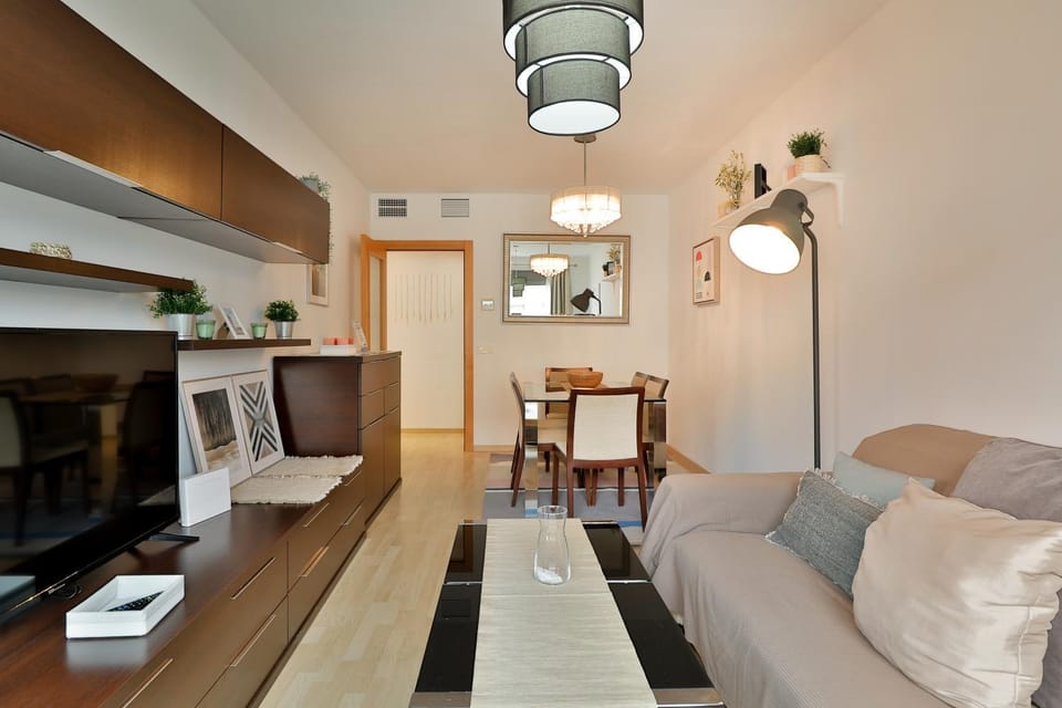 Communal lounge/ TV room, TV and multimedia, Living room, Seating area, Dining area