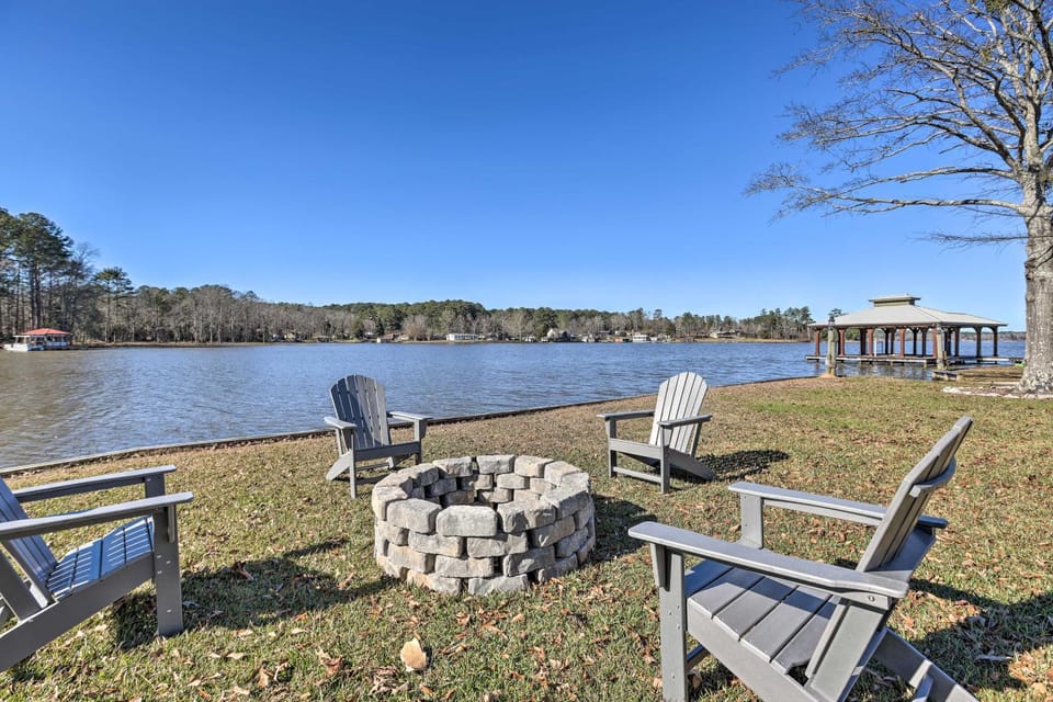 Fire Pit & Grill: Pet-Friendly Shelby Home! House in Alabama