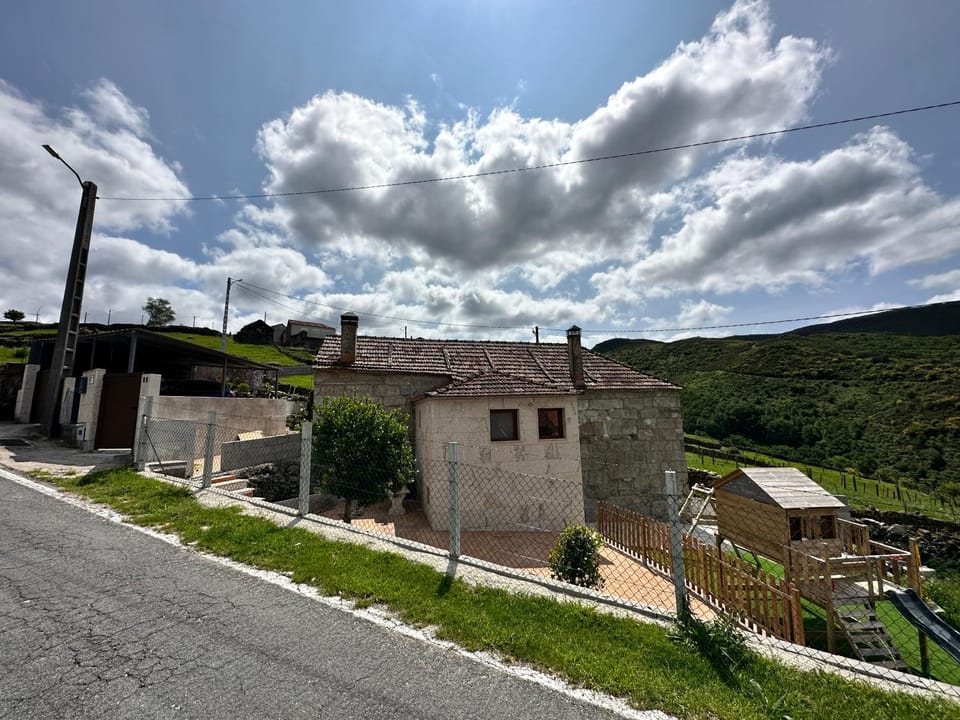 Property building, Day, Natural landscape, Mountain view, Street view