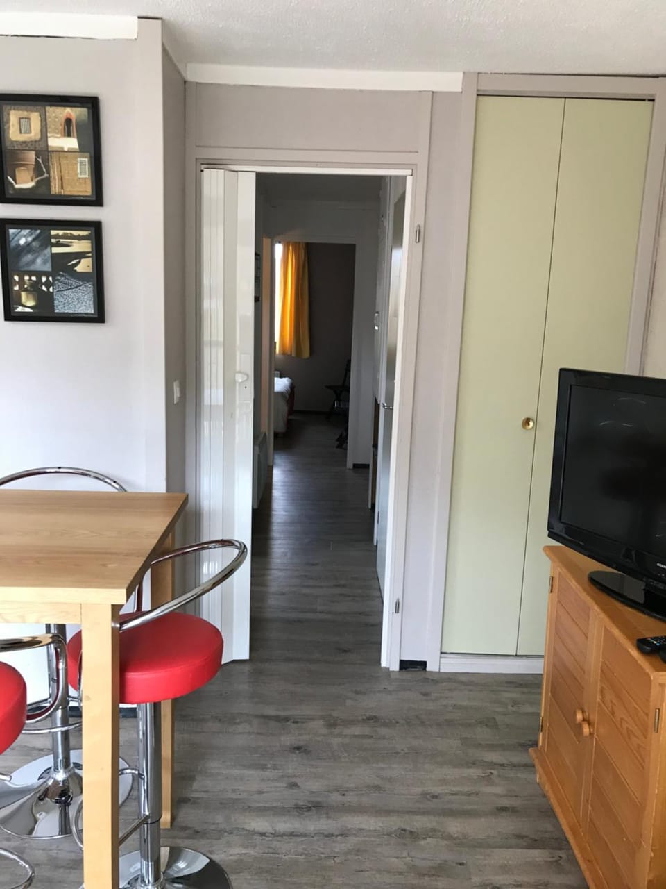 Communal lounge/ TV room, TV and multimedia, Dining area