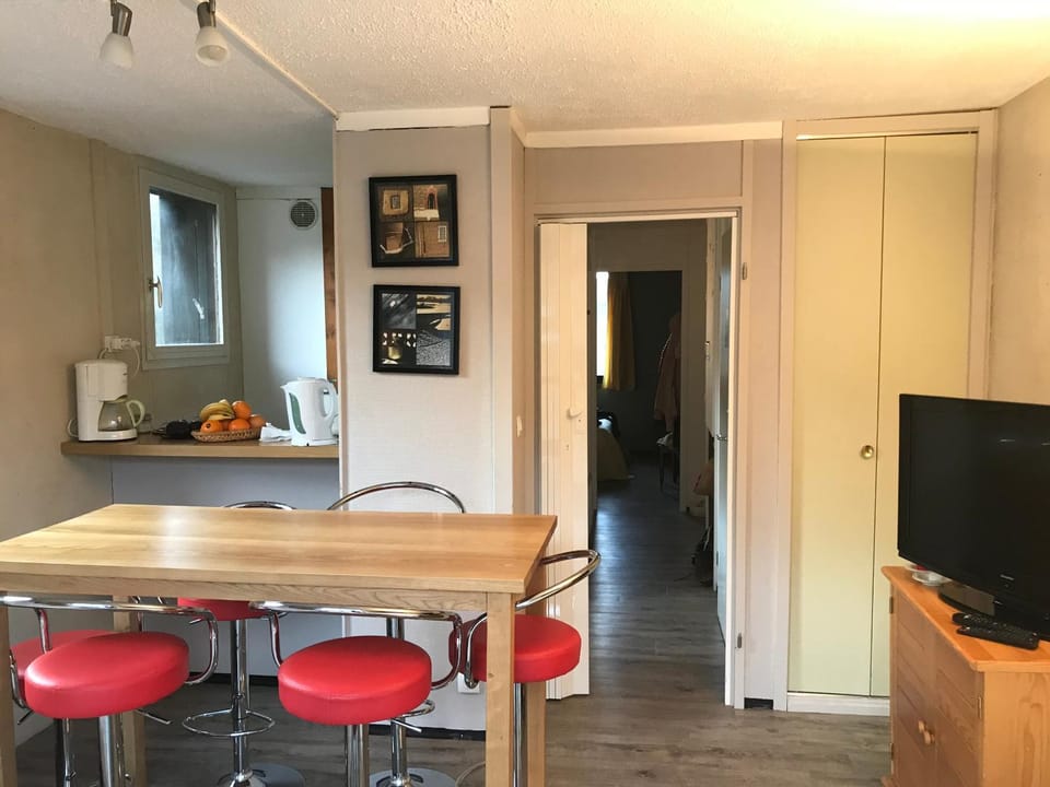 Communal lounge/ TV room, Dining area