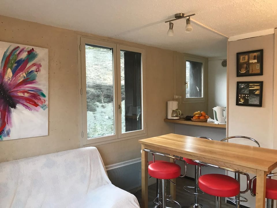 Communal lounge/ TV room, Seating area, Dining area