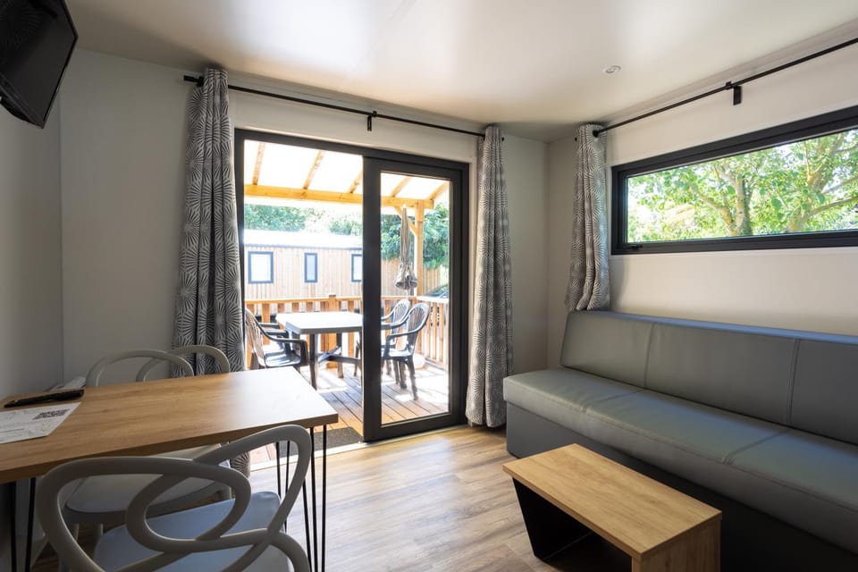 Camping Sites et Paysages Les Prés Hauts Campground/ 
RV Resort in Sisteron