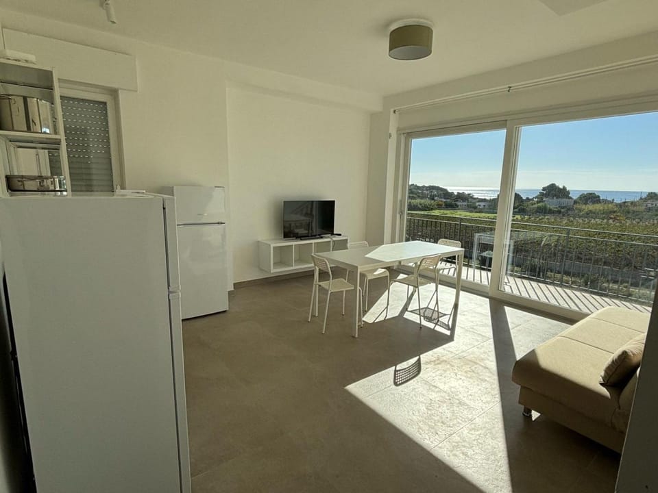TV and multimedia, View (from property/room), Balcony/Terrace, Kitchen or kitchenette, Living room, Seating area, Dining area, Sea view
