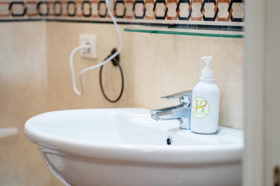 Bathroom, Decorative detail
