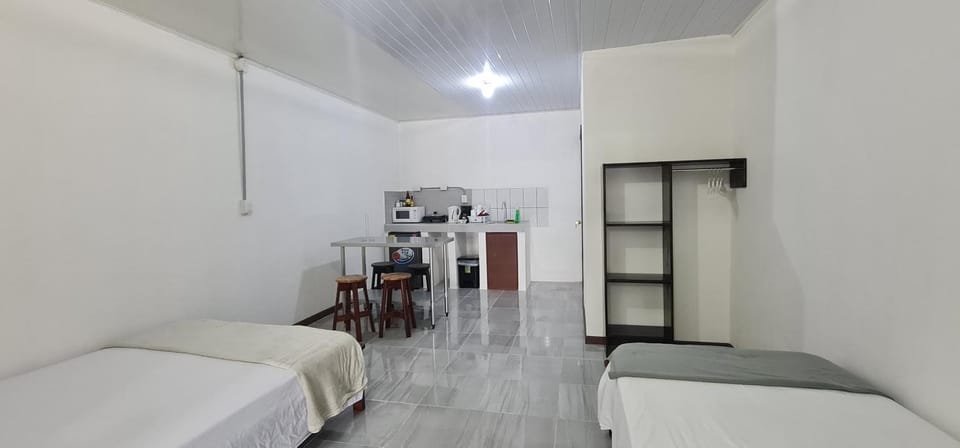 Sleep&Go! Cabina Familiar con 5 camas - Siquirres centro Cabin in Cartago Province, Costa Rica