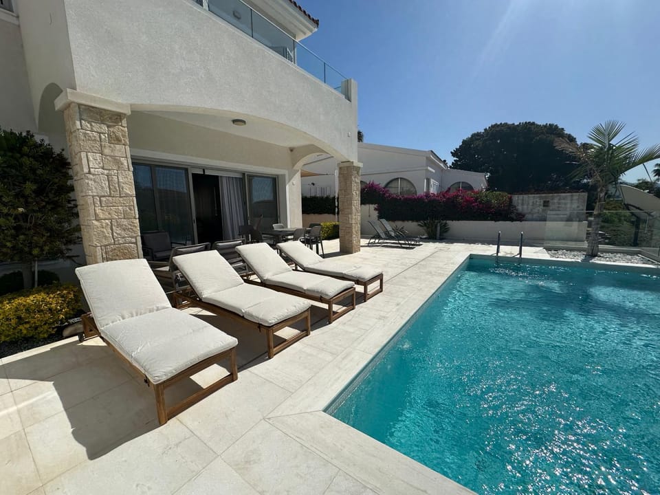 coral bay beach villa Villa in Peyia