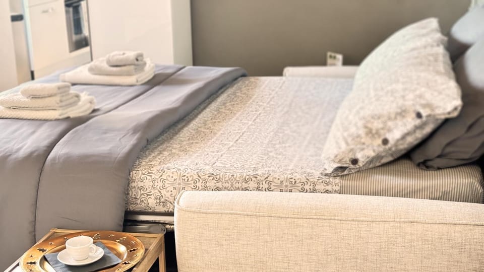 Bed, Coffee/tea facilities, Photo of the whole room, Bedroom