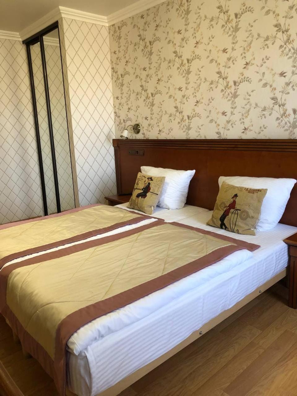 Bed, Photo of the whole room