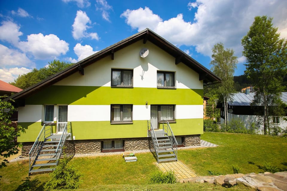 Property building, Day, Summer, Garden
