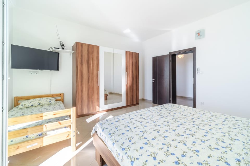 Bed, air conditioner