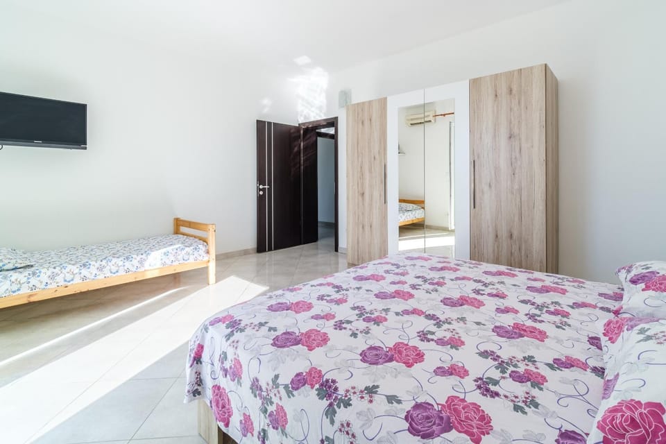 Bedroom, wardrobe