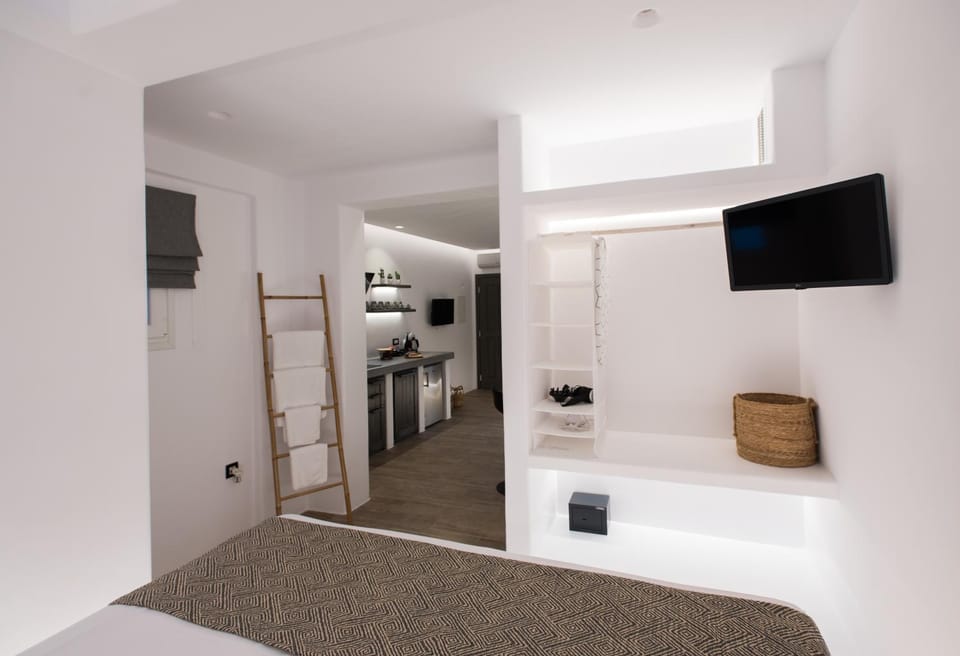 TV and multimedia, Photo of the whole room, Bedroom