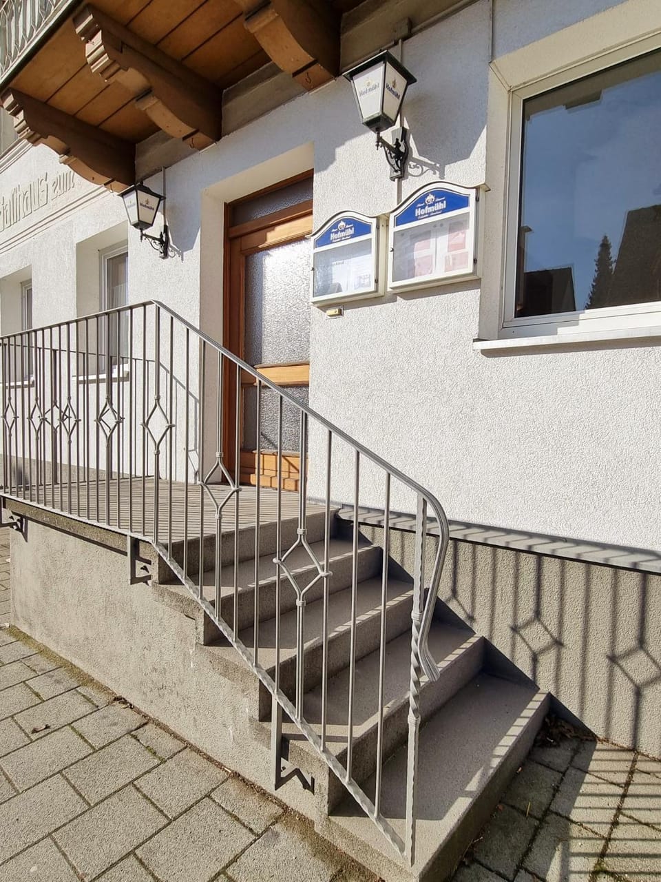Facade/entrance