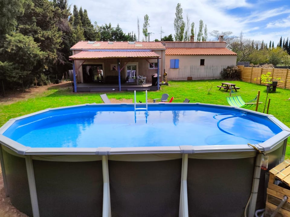 Maison piscine jeux à la campagne House in Catalonia