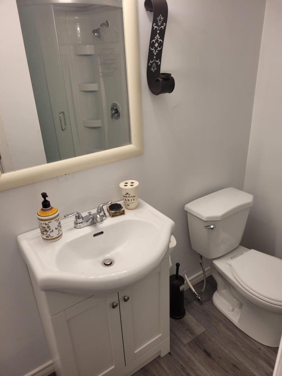 Adorable Studio Basement Suite in South Barrie Bed and Breakfast in Barrie
