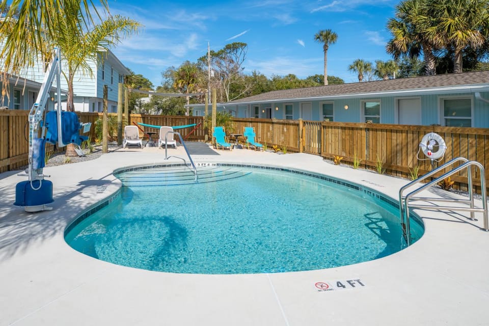 Property building, Swimming pool, Swimming pool