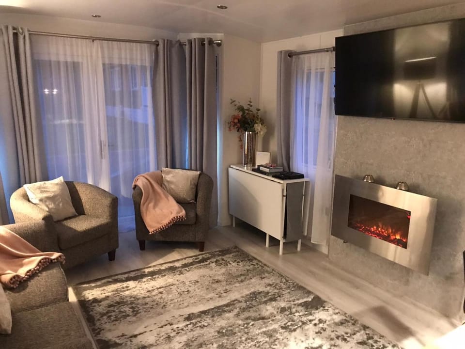 River Coquet Luxury Hot Tub Retreat Campground/ 
RV Resort in England