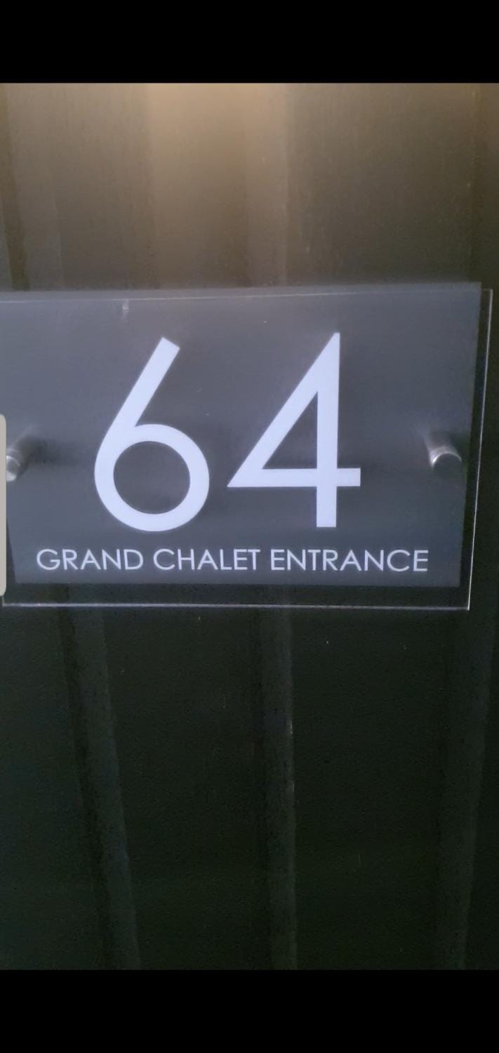 Grand Chalet 64 Disabled Friendly Apartment in Chapel Saint Leonards