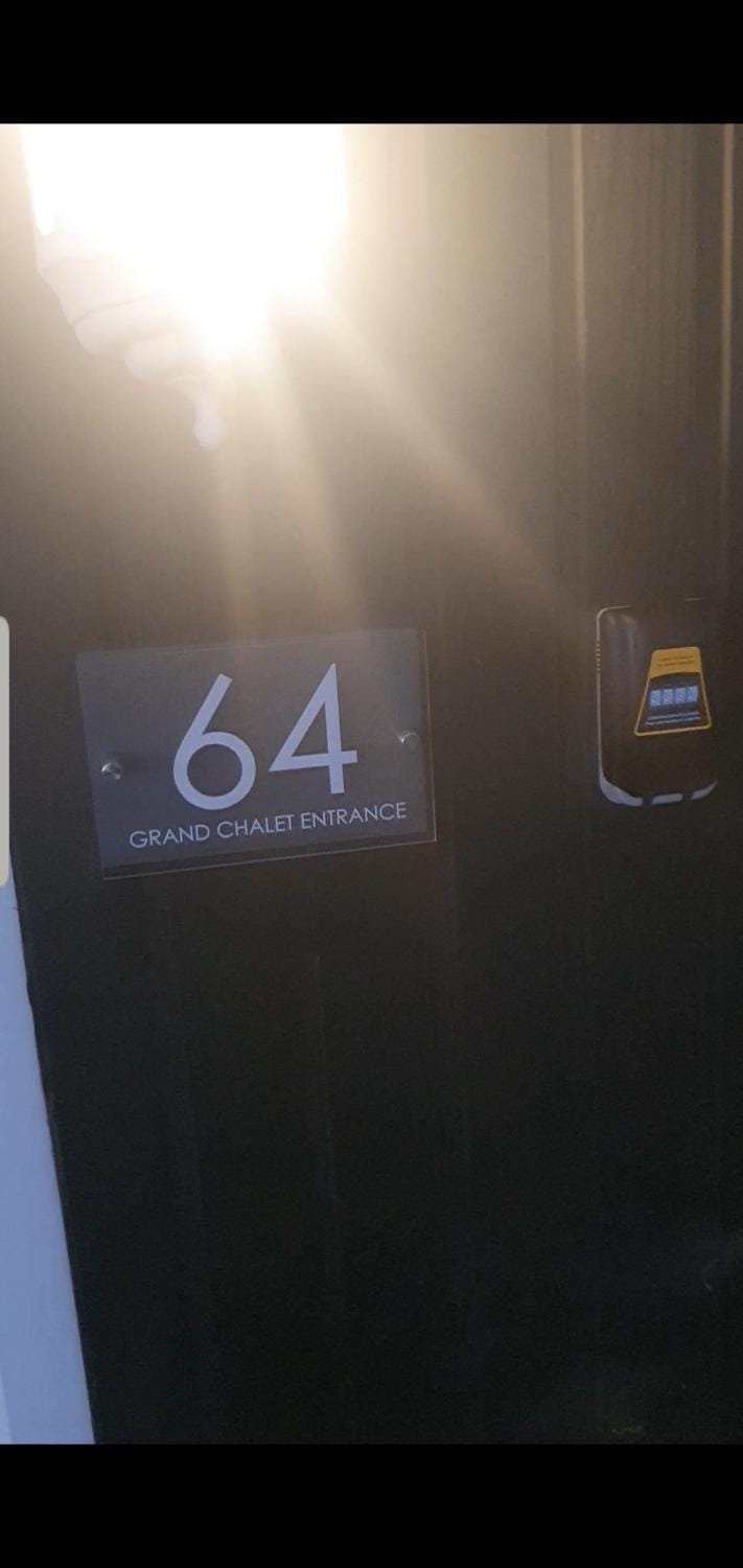 Grand Chalet 64 Disabled Friendly Apartment in Chapel Saint Leonards