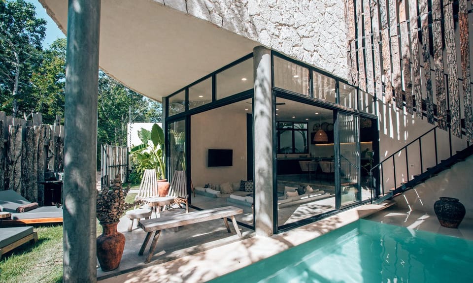 Property building, Patio, Garden, Balcony/Terrace, Living room, Seating area, Dining area, Garden view, Pool view, Swimming pool, Swimming pool, sunbed