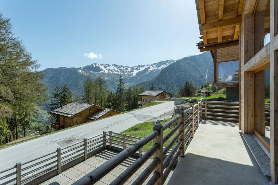Balcony/Terrace, Mountain view