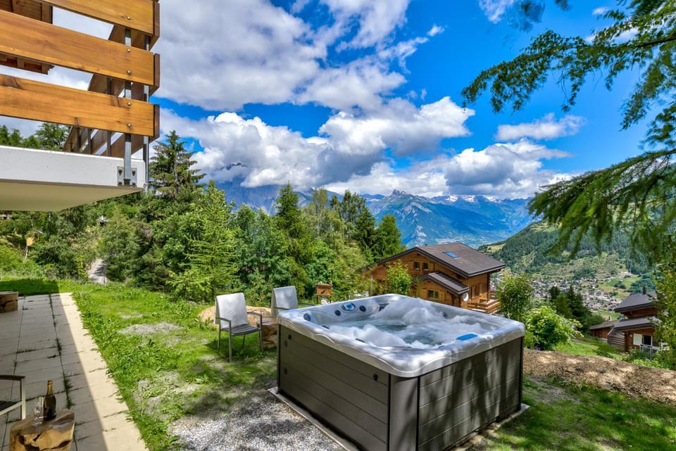 Hot Tub, Balcony/Terrace, Mountain view, Area and facilities