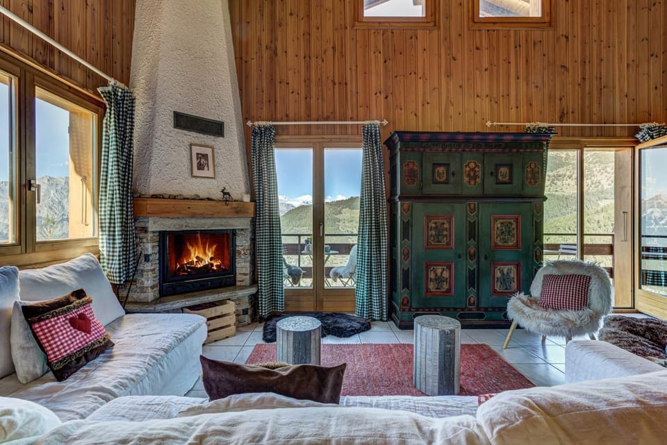 Living room, Mountain view