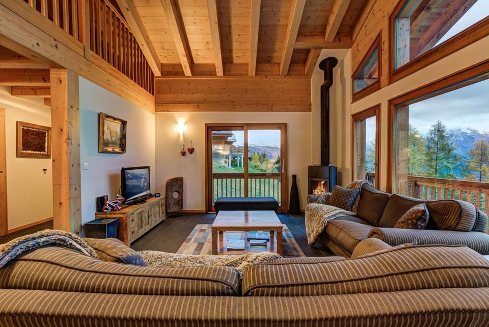 TV and multimedia, Living room, Mountain view