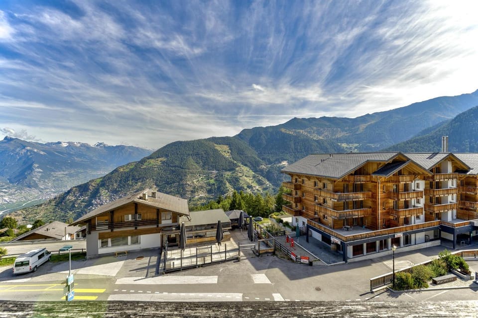 Balcony/Terrace, Mountain view