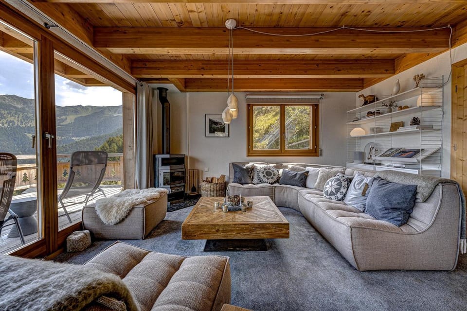 TV and multimedia, Living room, Mountain view