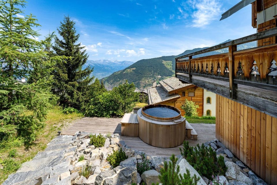 Hot Tub, Balcony/Terrace, Mountain view