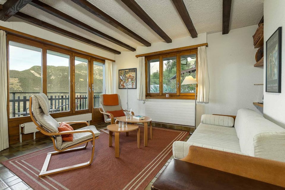 Living room, Mountain view