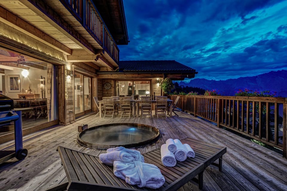Hot Tub, Balcony/Terrace, Mountain view
