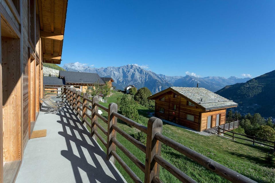 Balcony/Terrace, Mountain view