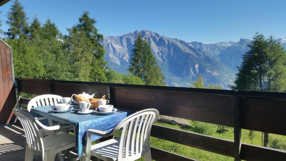 Balcony/Terrace, Mountain view
