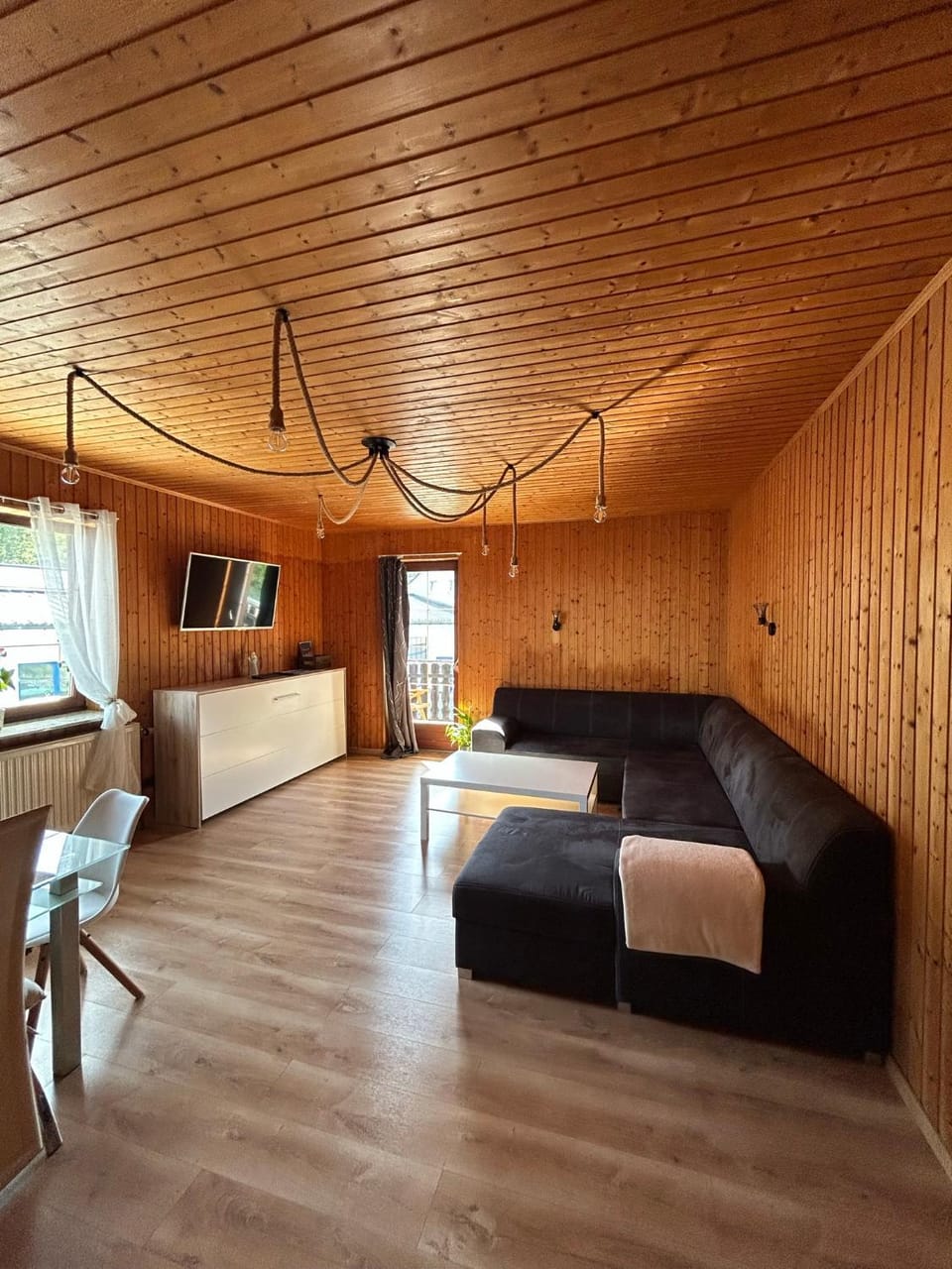 Bed, TV and multimedia, Living room, Seating area