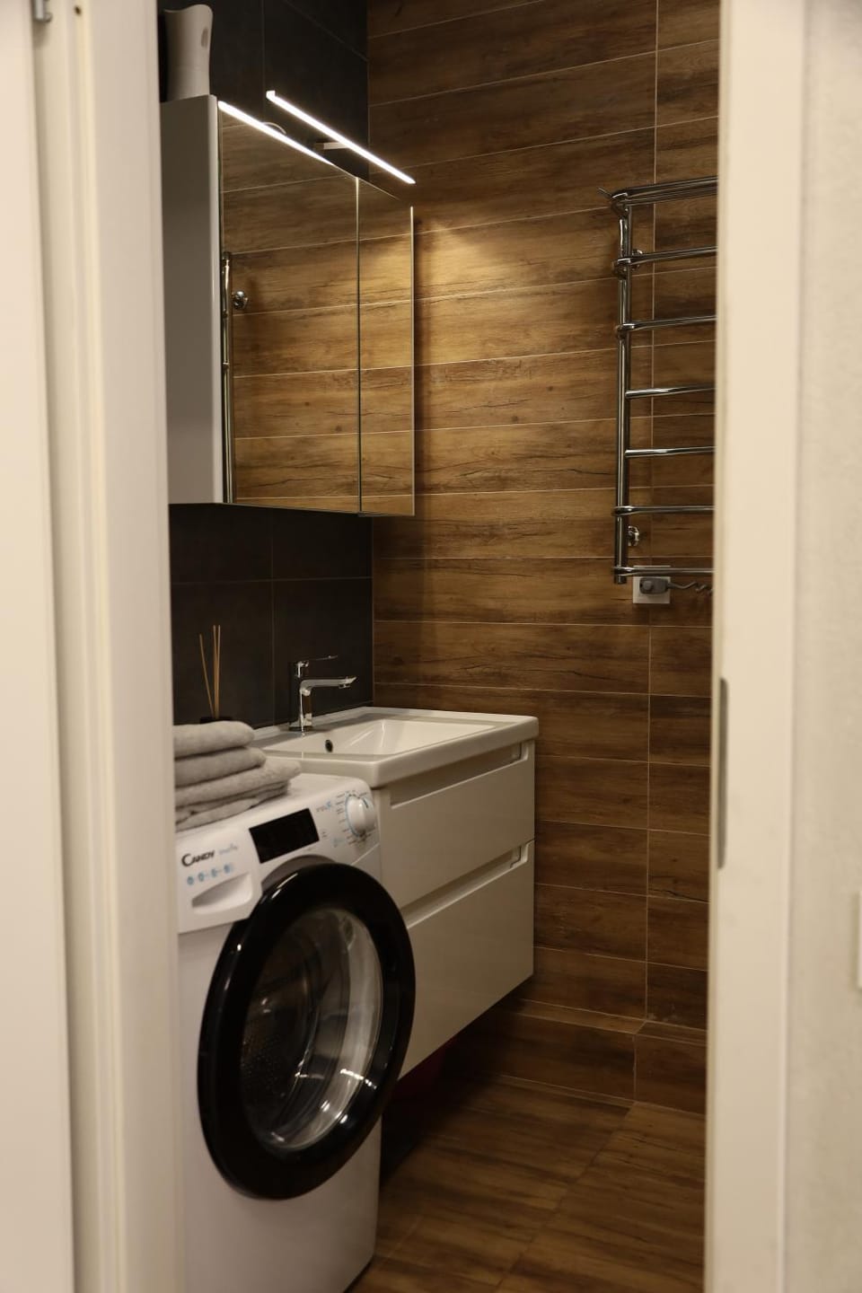 Bathroom, towels, washing machine, dryer