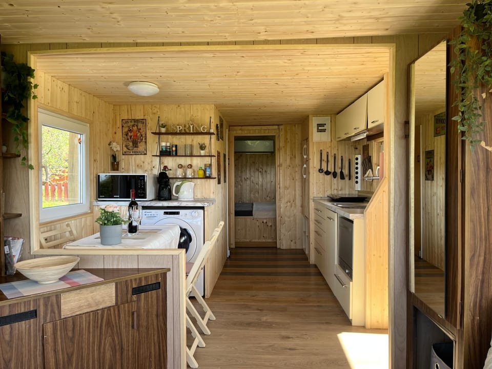 Kitchen or kitchenette, Dining area, dishwasher, pet friendly, stove