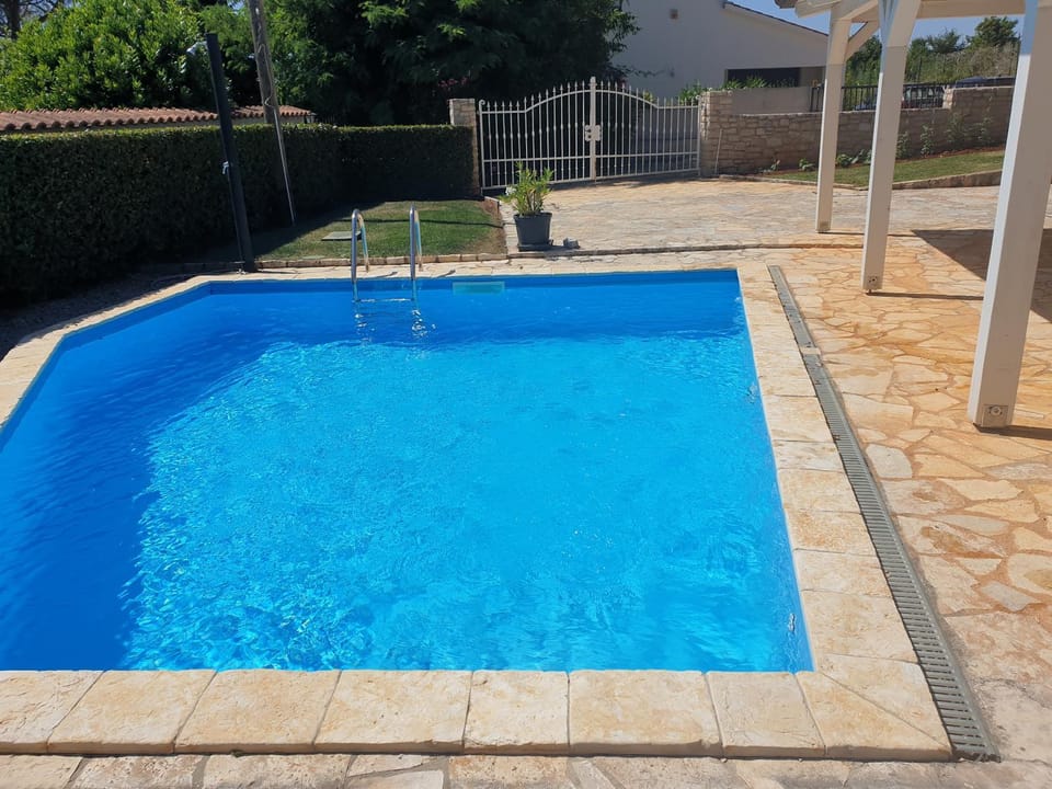 Swimming pool, Swimming pool