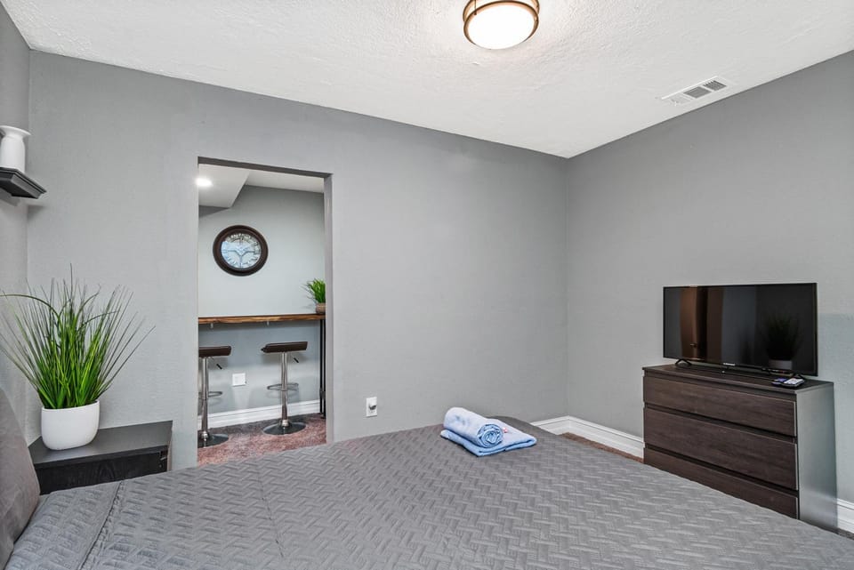 1BR to 4BR House near Clearwater Beach with Swimming Pool Apartment in Safety Harbor