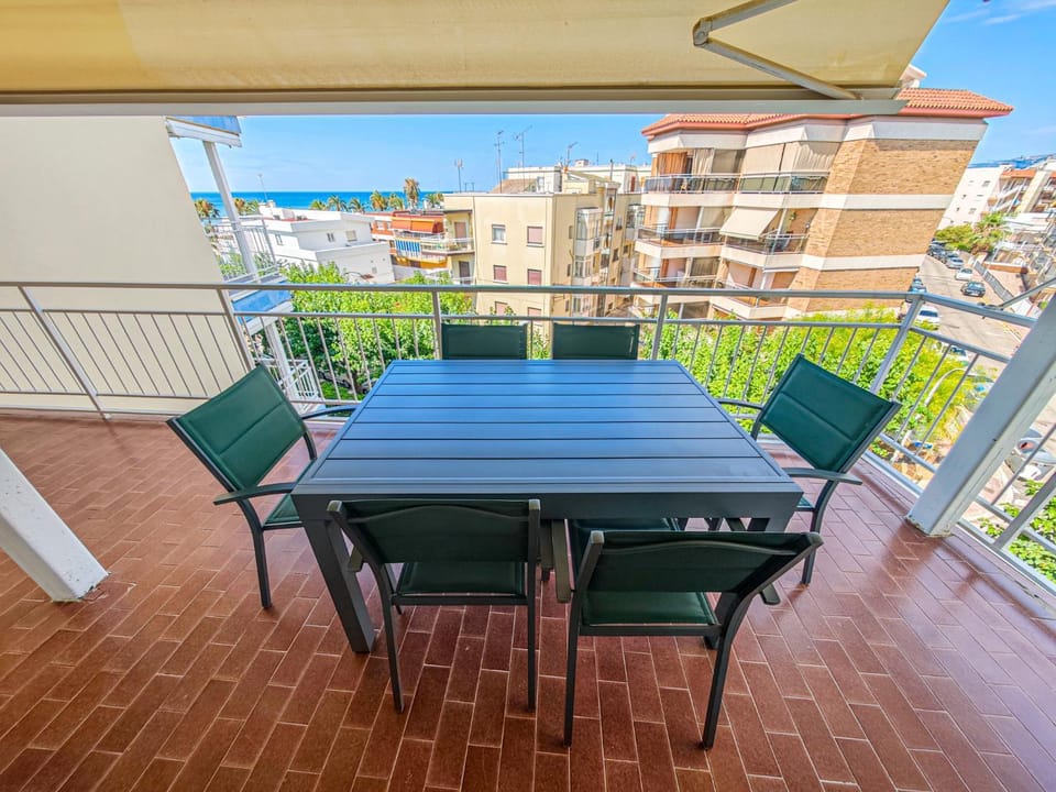 LITORAL COSTA DORADA - CORAL Only families Apartment in Cambrils