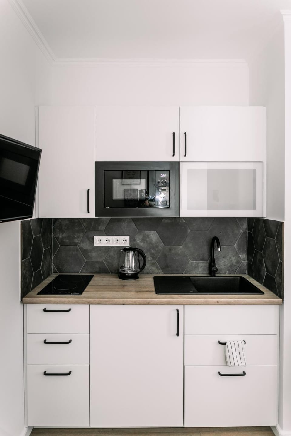 Coffee/tea facilities, Kitchen or kitchenette, microwave, stove