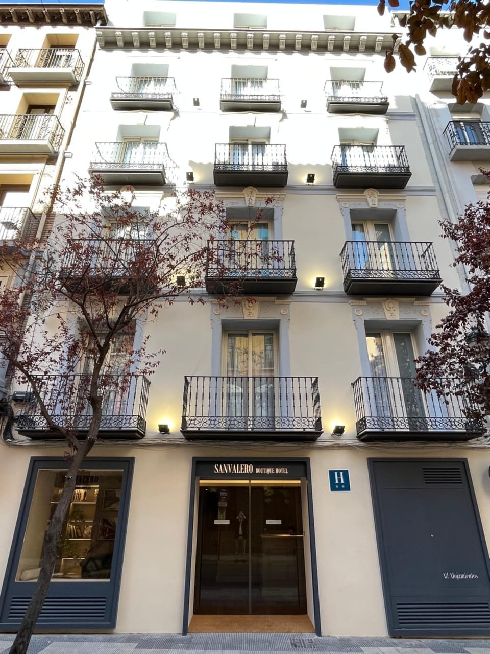 Facade/entrance