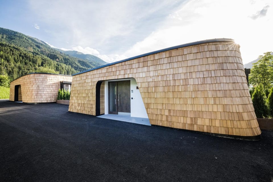 Property building, Facade/entrance, Parking