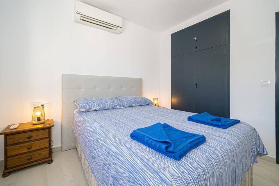 Property building, Living room, Bedroom