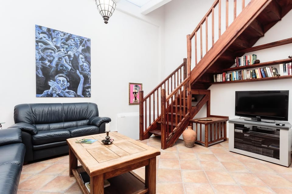 Communal lounge/ TV room, TV and multimedia, Living room