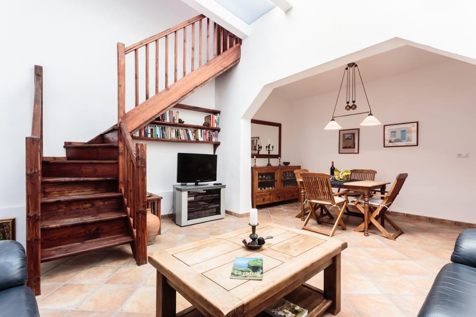 Communal lounge/ TV room, Dining area