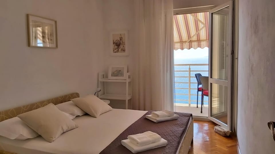Bedroom, Sea view